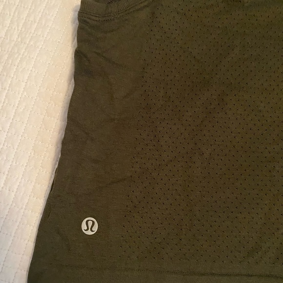 Lululemon runners tank ( cropped) - Picture 2 of 3